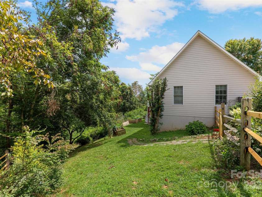 15 Willow Knolls Drive, Weaverville, NC 28787.  MLS# CAR4281968, YatesRealty ID 1486. 