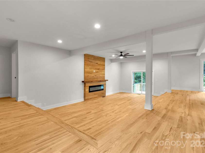 16137 Tana Tea Circle, Tega Cay, SC 29708.  MLS# CAR4227926, YatesRealty ID 14860. Living Room - Vacant