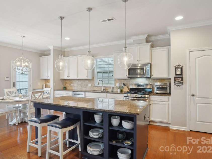 10401 Royal Winchester Drive, Charlotte, NC 28277.  MLS# CAR4257672, YatesRealty ID 14861. 