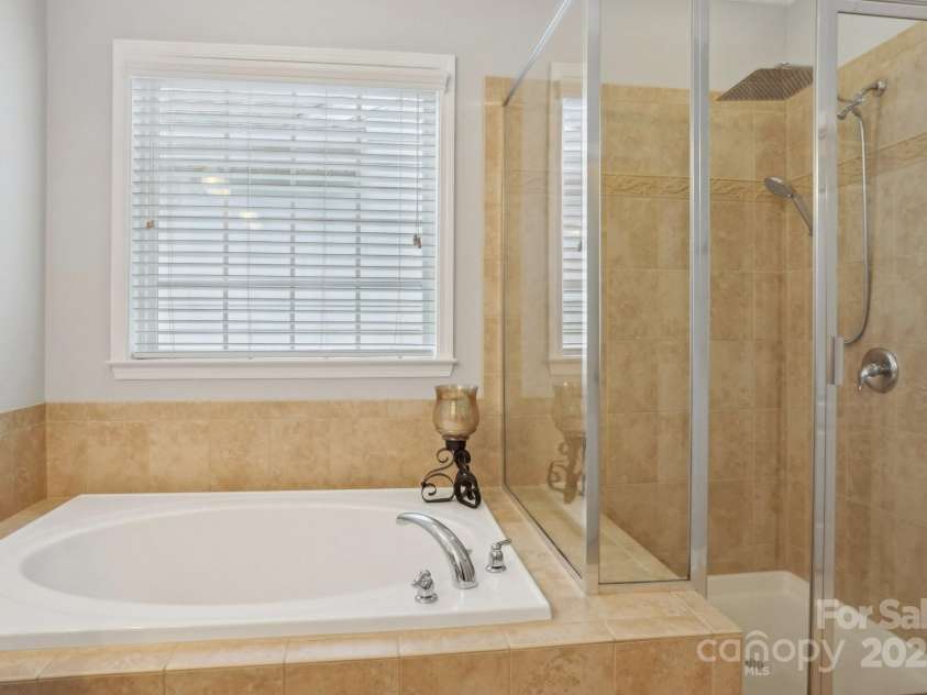 10401 Royal Winchester Drive, Charlotte, NC 28277.  MLS# CAR4257672, YatesRealty ID 14861. 