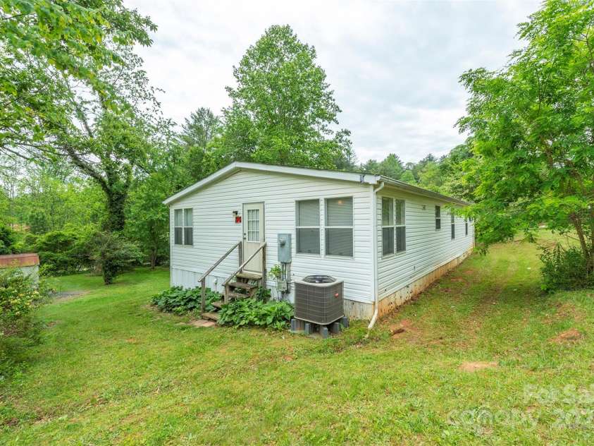3 Audrey Lane, Asheville, NC 28806.  MLS# CAR4246384, YatesRealty ID 14862. 
