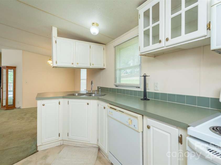 3 Audrey Lane, Asheville, NC 28806.  MLS# CAR4246384, YatesRealty ID 14862. 