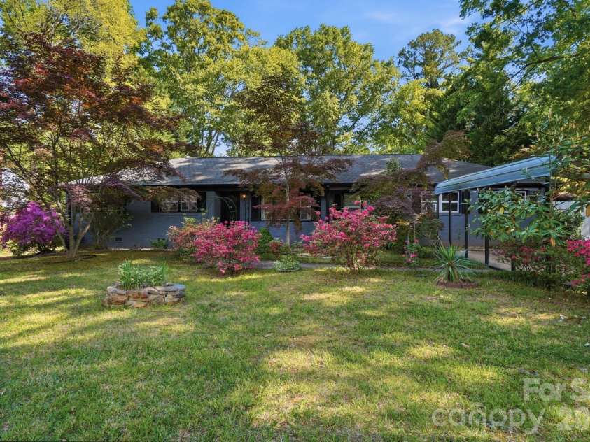 4701 Easthaven Drive, Charlotte, NC 28212.  MLS# CAR4371095, YatesRealty ID 14862. 