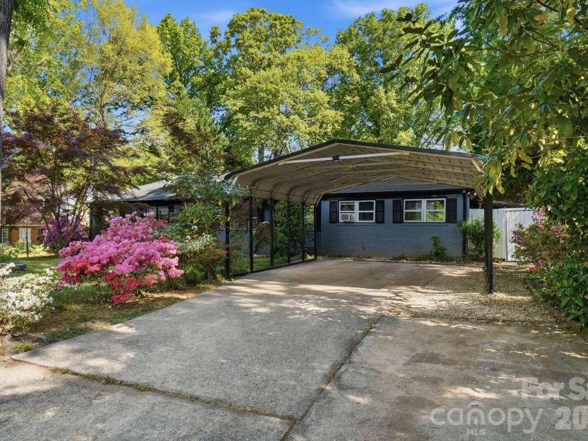 4701 Easthaven Drive, Charlotte, NC 28212.  MLS# CAR4371095, YatesRealty ID 14862. 
