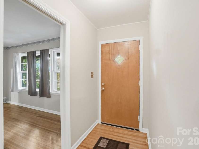 4701 Easthaven Drive, Charlotte, NC 28212.  MLS# CAR4371095, YatesRealty ID 14862. 