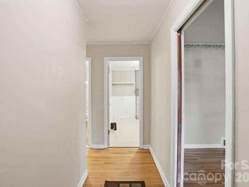 4701 Easthaven Drive, Charlotte, NC 28212.  MLS# CAR4371095, YatesRealty ID 14862. 