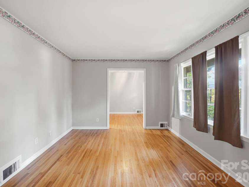 4701 Easthaven Drive, Charlotte, NC 28212.  MLS# CAR4371095, YatesRealty ID 14862. 