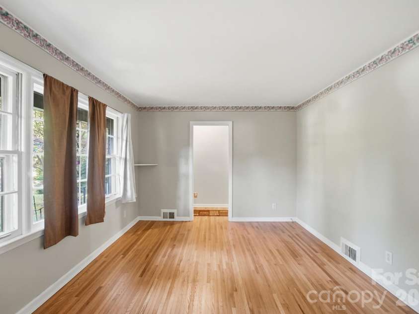 4701 Easthaven Drive, Charlotte, NC 28212.  MLS# CAR4371095, YatesRealty ID 14862. 