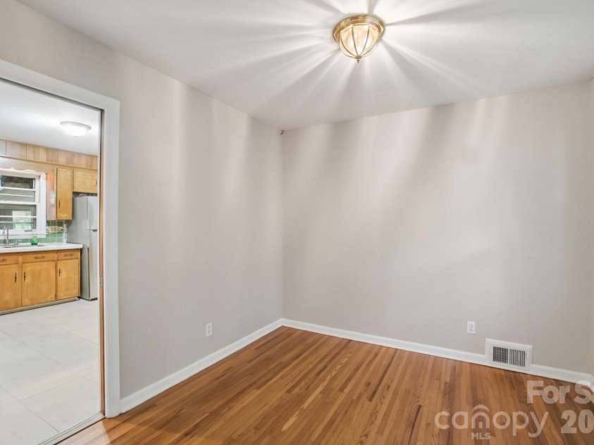 4701 Easthaven Drive, Charlotte, NC 28212.  MLS# CAR4371095, YatesRealty ID 14862. 