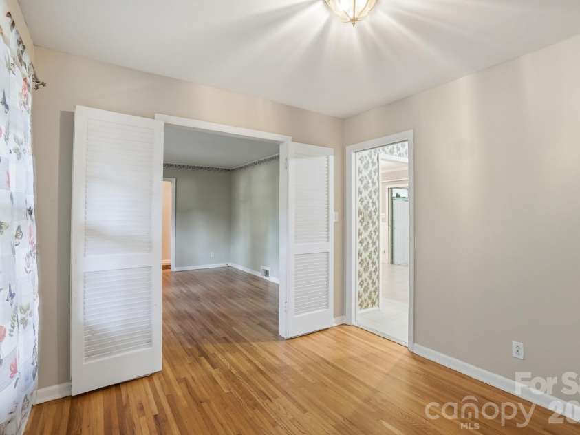 4701 Easthaven Drive, Charlotte, NC 28212.  MLS# CAR4371095, YatesRealty ID 14862. 