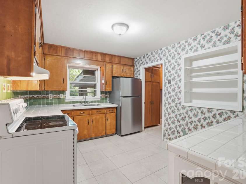 4701 Easthaven Drive, Charlotte, NC 28212.  MLS# CAR4371095, YatesRealty ID 14862. 
