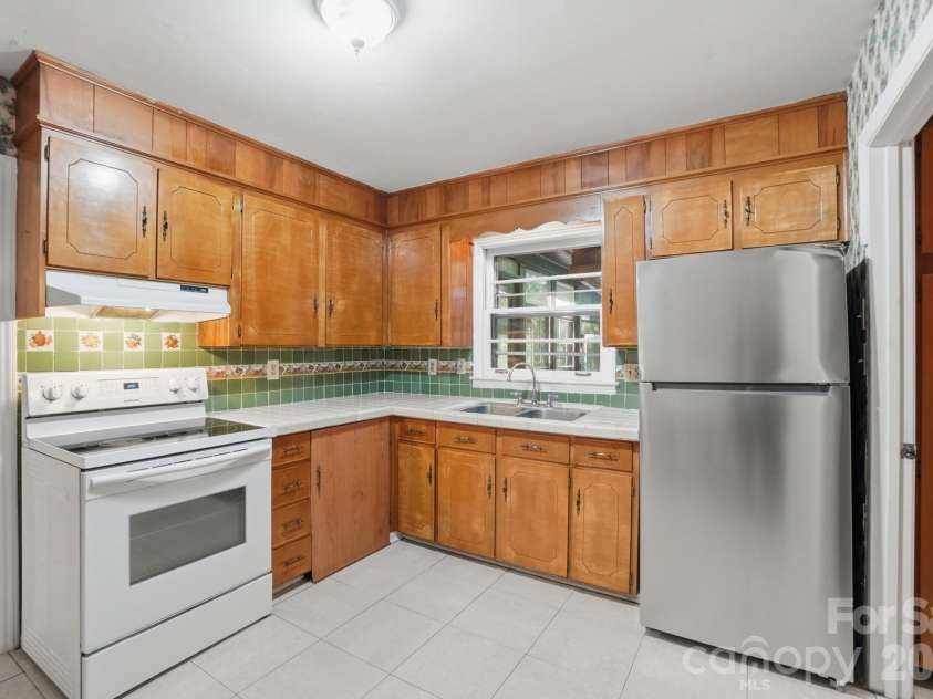 4701 Easthaven Drive, Charlotte, NC 28212.  MLS# CAR4371095, YatesRealty ID 14862. 