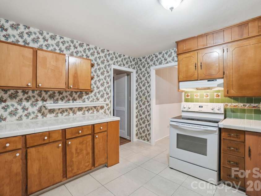 4701 Easthaven Drive, Charlotte, NC 28212.  MLS# CAR4371095, YatesRealty ID 14862. 