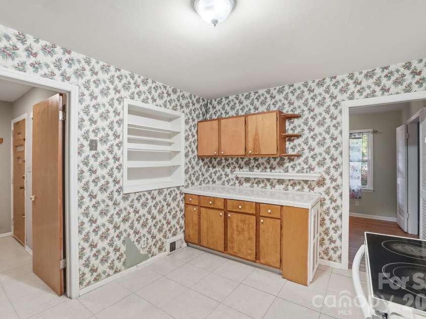 4701 Easthaven Drive, Charlotte, NC 28212.  MLS# CAR4371095, YatesRealty ID 14862. 