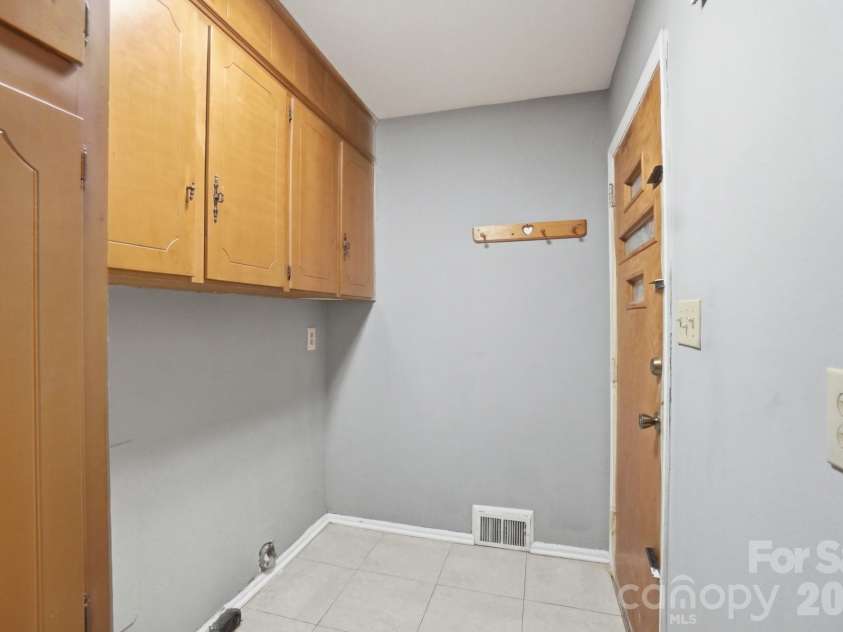 4701 Easthaven Drive, Charlotte, NC 28212.  MLS# CAR4371095, YatesRealty ID 14862. 
