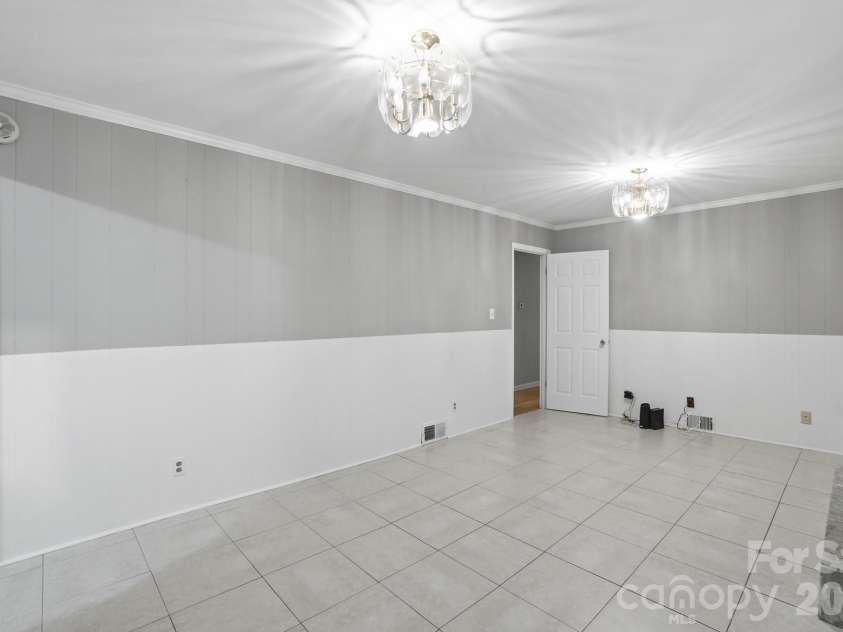 4701 Easthaven Drive, Charlotte, NC 28212.  MLS# CAR4371095, YatesRealty ID 14862. 