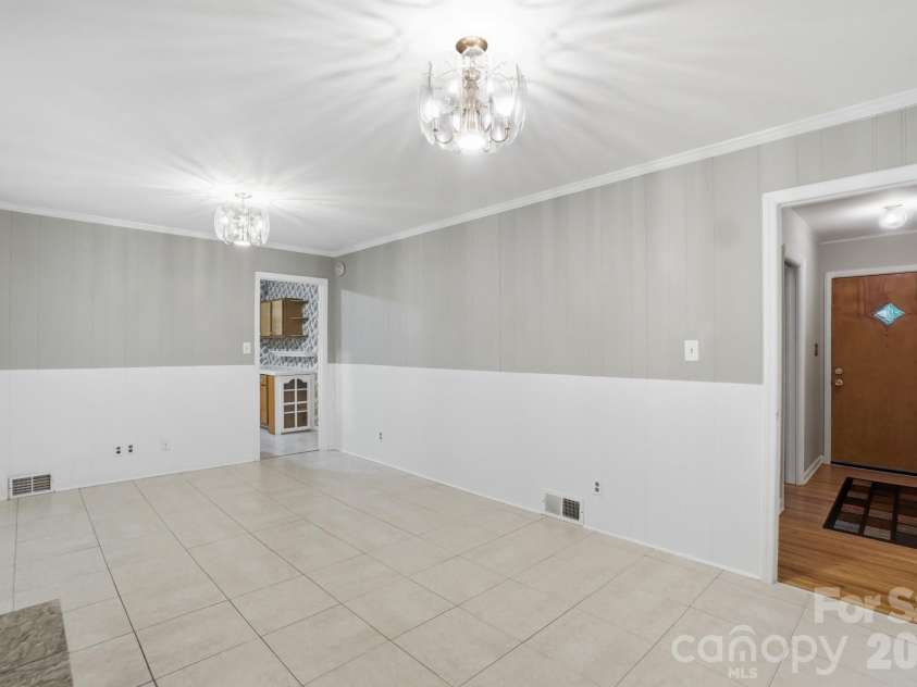 4701 Easthaven Drive, Charlotte, NC 28212.  MLS# CAR4371095, YatesRealty ID 14862. 