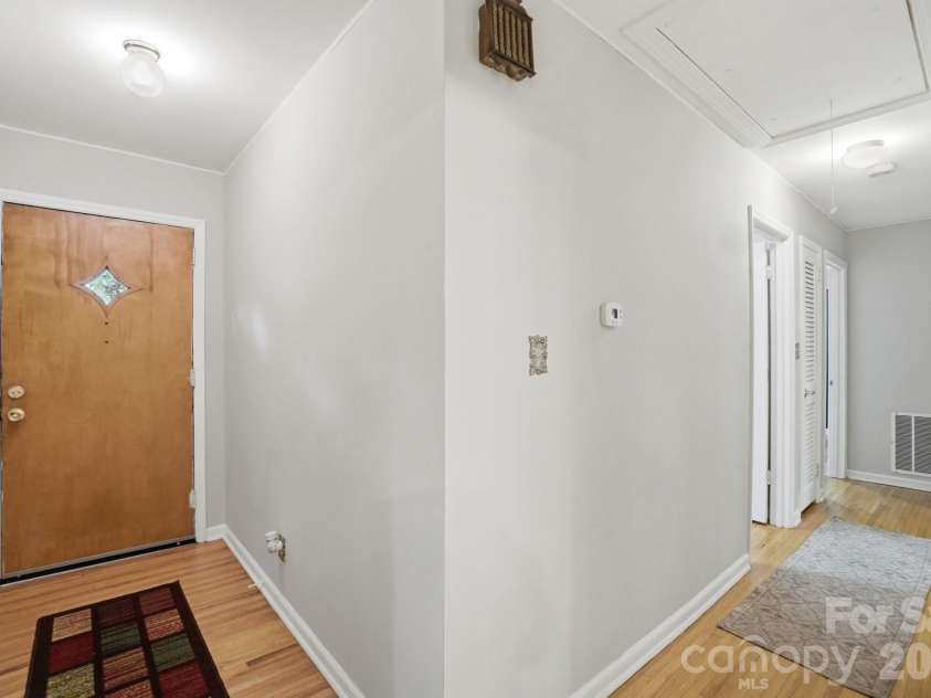 4701 Easthaven Drive, Charlotte, NC 28212.  MLS# CAR4371095, YatesRealty ID 14862. 