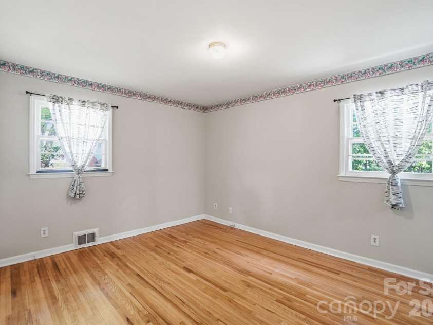4701 Easthaven Drive, Charlotte, NC 28212.  MLS# CAR4371095, YatesRealty ID 14862. 