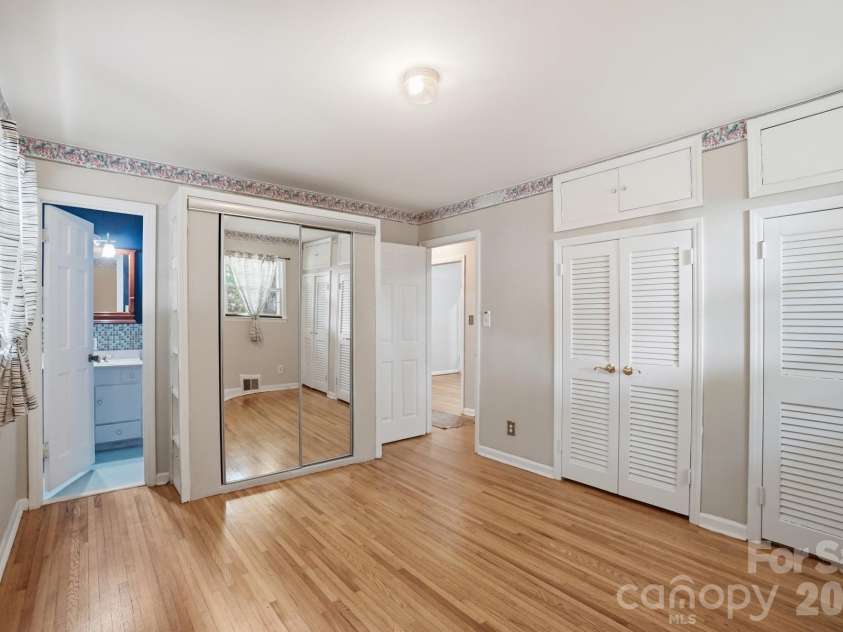 4701 Easthaven Drive, Charlotte, NC 28212.  MLS# CAR4371095, YatesRealty ID 14862. 