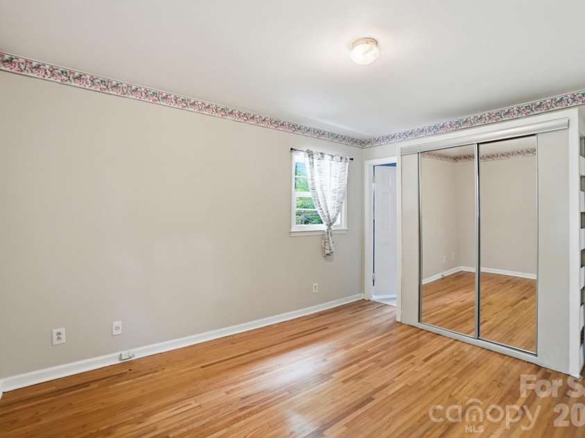 4701 Easthaven Drive, Charlotte, NC 28212.  MLS# CAR4371095, YatesRealty ID 14862. 
