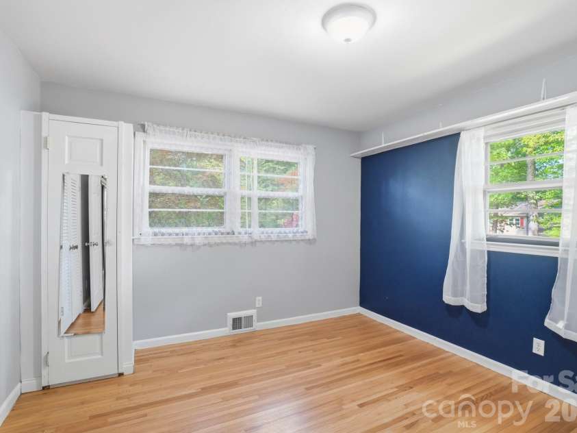 4701 Easthaven Drive, Charlotte, NC 28212.  MLS# CAR4371095, YatesRealty ID 14862. 