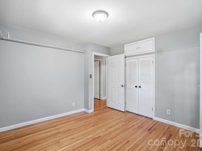 4701 Easthaven Drive, Charlotte, NC 28212.  MLS# CAR4371095, YatesRealty ID 14862. 