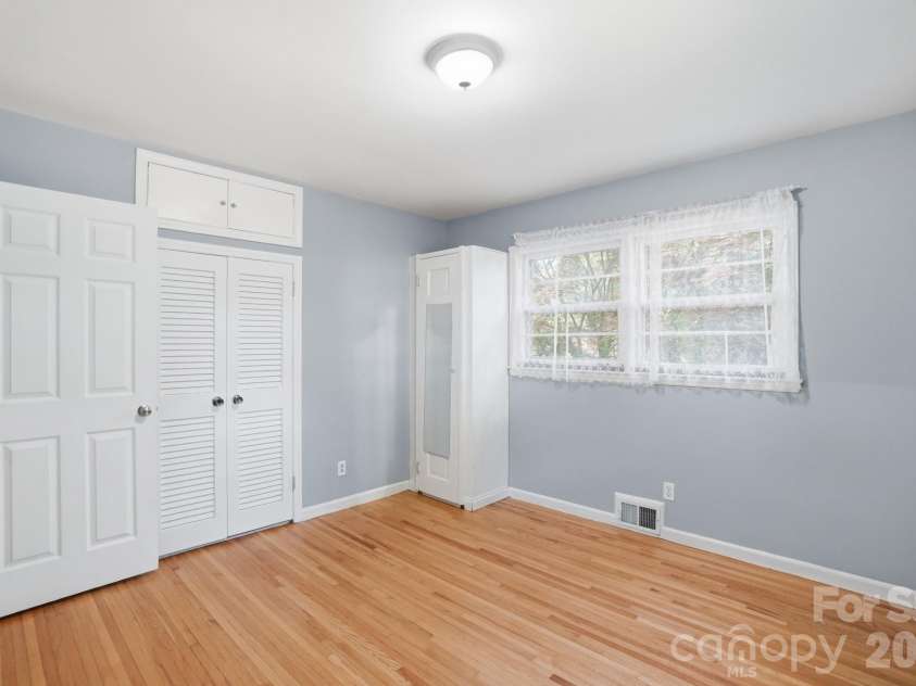4701 Easthaven Drive, Charlotte, NC 28212.  MLS# CAR4371095, YatesRealty ID 14862. 