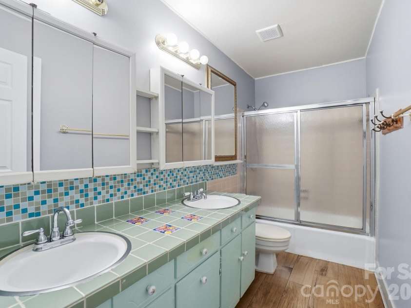 4701 Easthaven Drive, Charlotte, NC 28212.  MLS# CAR4371095, YatesRealty ID 14862. 