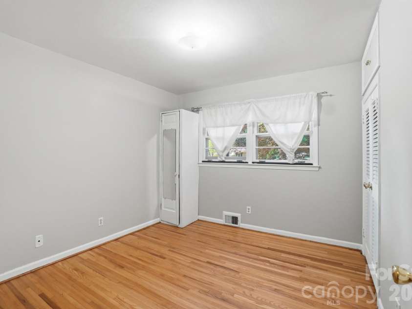 4701 Easthaven Drive, Charlotte, NC 28212.  MLS# CAR4371095, YatesRealty ID 14862. 