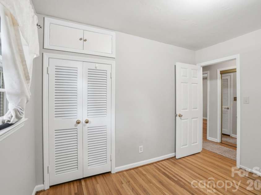 4701 Easthaven Drive, Charlotte, NC 28212.  MLS# CAR4371095, YatesRealty ID 14862. 