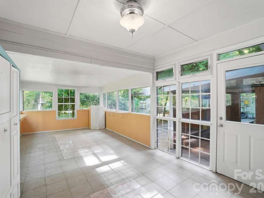 4701 Easthaven Drive, Charlotte, NC 28212.  MLS# CAR4371095, YatesRealty ID 14862. 