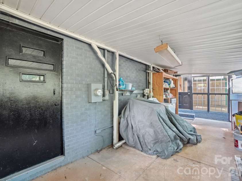 4701 Easthaven Drive, Charlotte, NC 28212.  MLS# CAR4371095, YatesRealty ID 14862. 