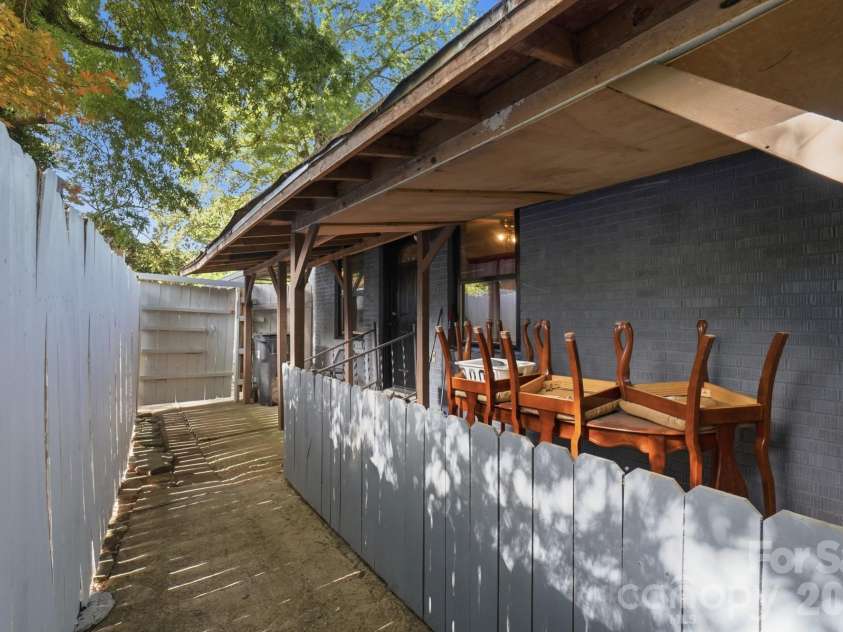 4701 Easthaven Drive, Charlotte, NC 28212.  MLS# CAR4371095, YatesRealty ID 14862. 