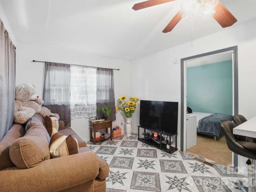 4701 Easthaven Drive, Charlotte, NC 28212.  MLS# CAR4371095, YatesRealty ID 14862. 