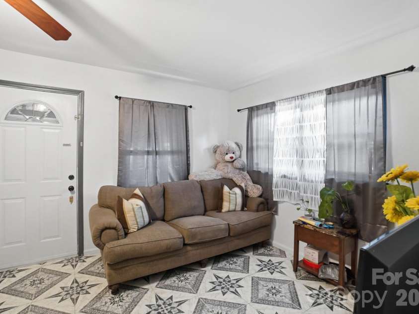 4701 Easthaven Drive, Charlotte, NC 28212.  MLS# CAR4371095, YatesRealty ID 14862. 