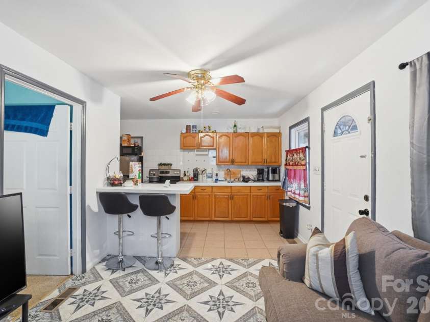 4701 Easthaven Drive, Charlotte, NC 28212.  MLS# CAR4371095, YatesRealty ID 14862. 