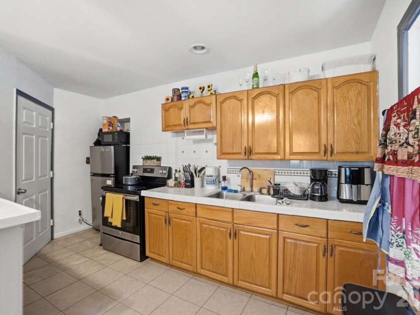 4701 Easthaven Drive, Charlotte, NC 28212.  MLS# CAR4371095, YatesRealty ID 14862. 