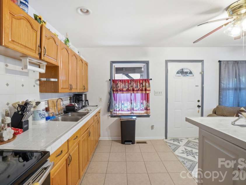 4701 Easthaven Drive, Charlotte, NC 28212.  MLS# CAR4371095, YatesRealty ID 14862. 