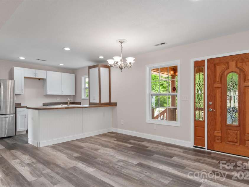 32 Valley Street, Canton, NC 28716.  MLS# CAR4260728, YatesRealty ID 14863. 
