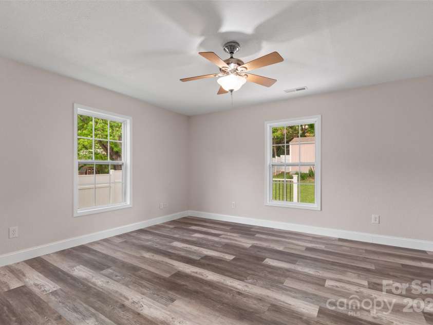 32 Valley Street, Canton, NC 28716.  MLS# CAR4260728, YatesRealty ID 14863. 