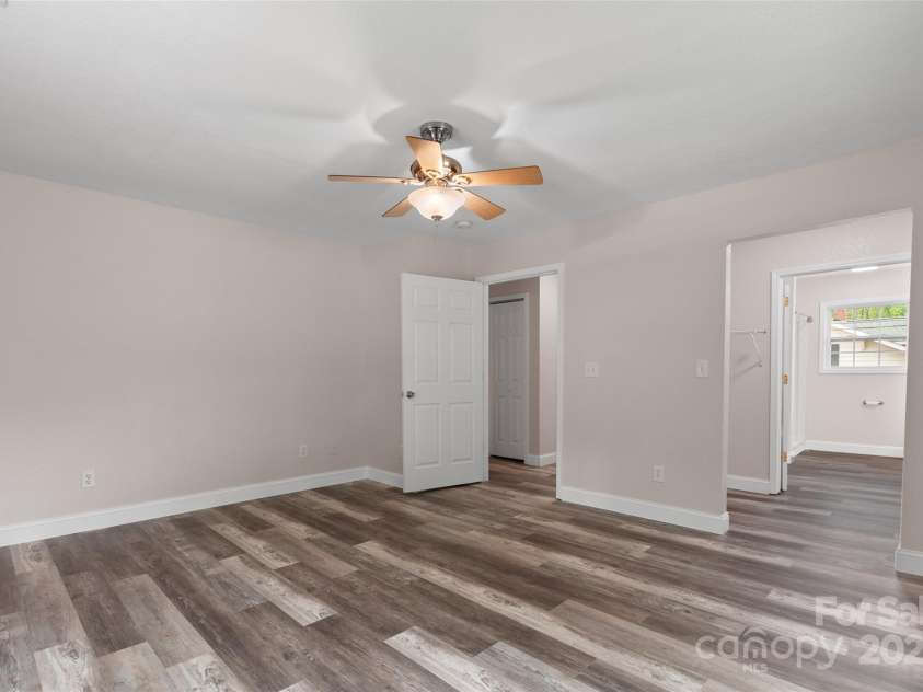 32 Valley Street, Canton, NC 28716.  MLS# CAR4260728, YatesRealty ID 14863. 