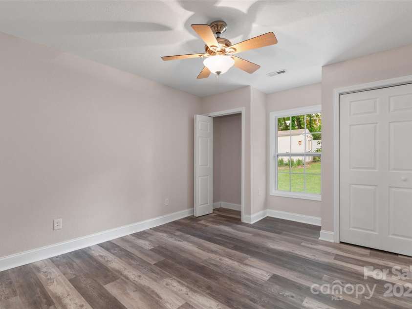 32 Valley Street, Canton, NC 28716.  MLS# CAR4260728, YatesRealty ID 14863. 