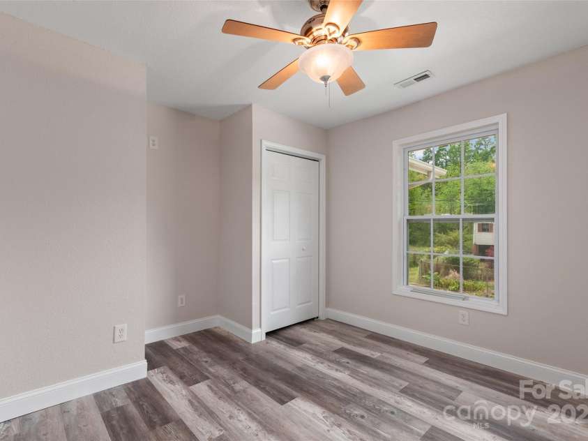 32 Valley Street, Canton, NC 28716.  MLS# CAR4260728, YatesRealty ID 14863. 