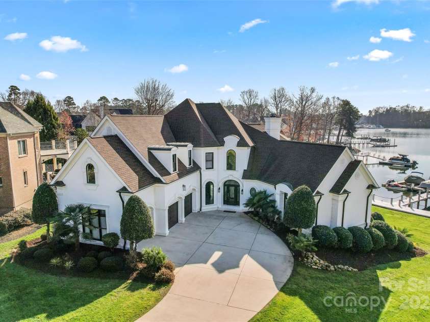 18805 Flat Shoals Drive, Cornelius, NC 28031.  MLS# CAR4207742, YatesRealty ID 14865. 