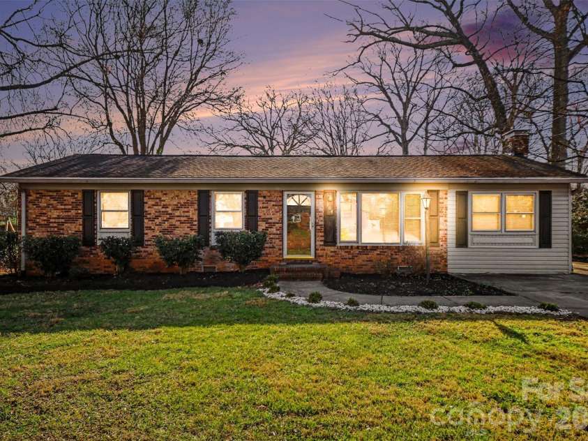 904 Union Terrace, Gastonia, NC 28056.  MLS# CAR4355773, YatesRealty ID 14866. 