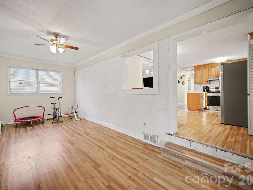 904 Union Terrace, Gastonia, NC 28056.  MLS# CAR4355773, YatesRealty ID 14866. 