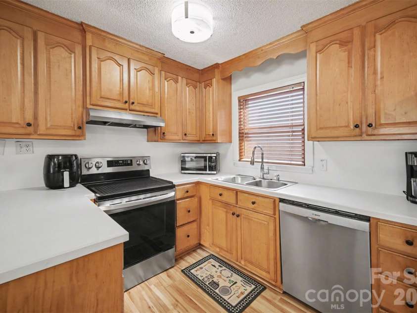 904 Union Terrace, Gastonia, NC 28056.  MLS# CAR4355773, YatesRealty ID 14866. 