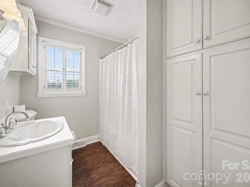 904 Union Terrace, Gastonia, NC 28056.  MLS# CAR4355773, YatesRealty ID 14866. 
