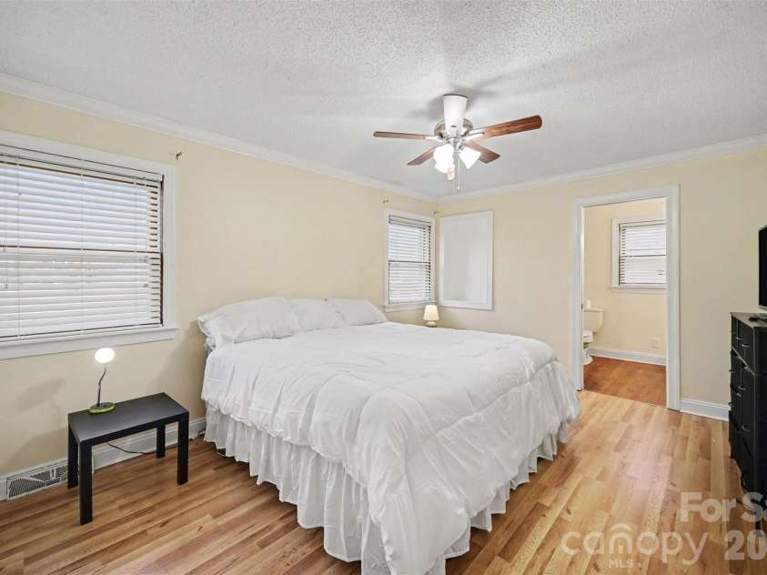 904 Union Terrace, Gastonia, NC 28056.  MLS# CAR4355773, YatesRealty ID 14866. 